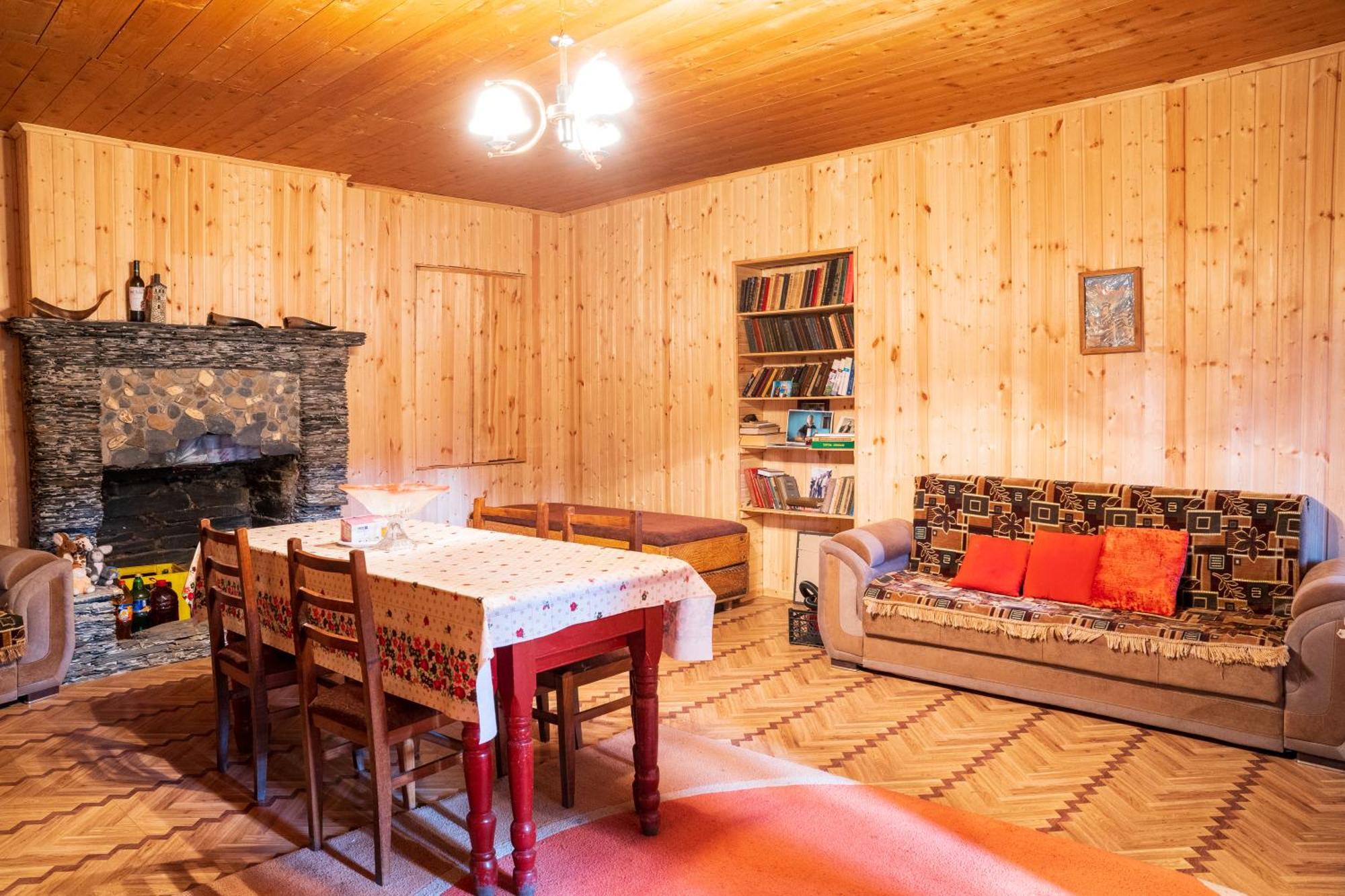 Guesthouse Svani Usguli Kültér fotó